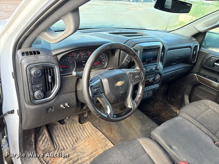 image for item EM0538 2020 Chevrolet Silverado 1500 Crew Cab pickup truck