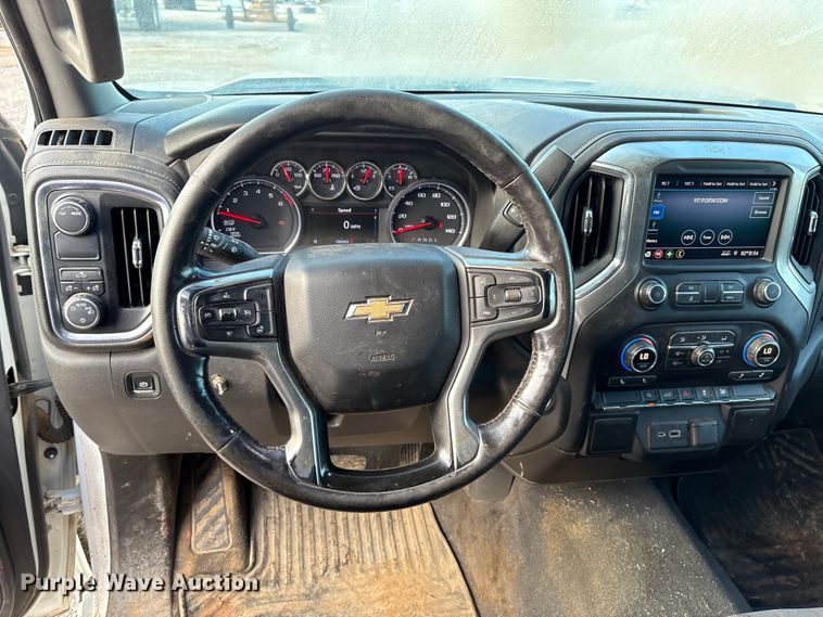 image for item EM0538 2020 Chevrolet Silverado 1500 Crew Cab pickup truck