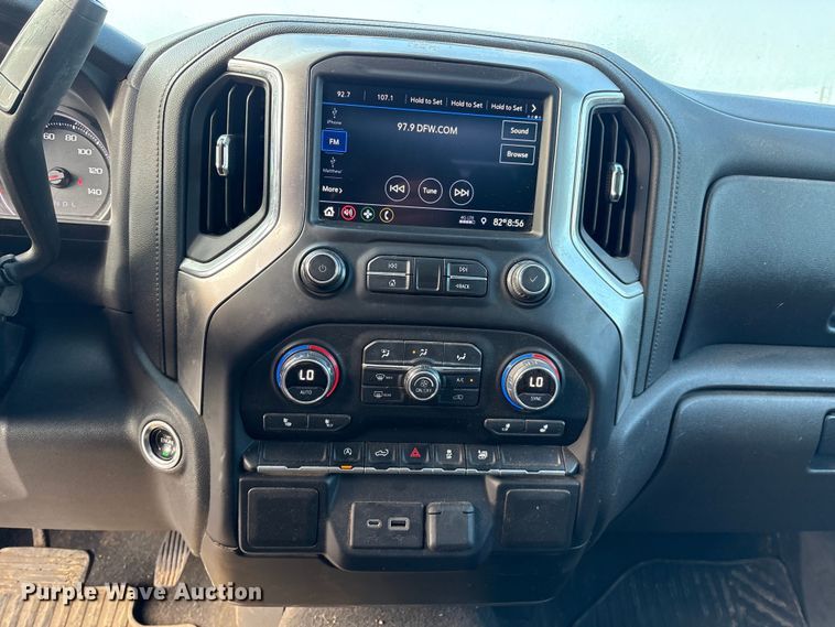 image for item EM0538 2020 Chevrolet Silverado 1500 Crew Cab pickup truck