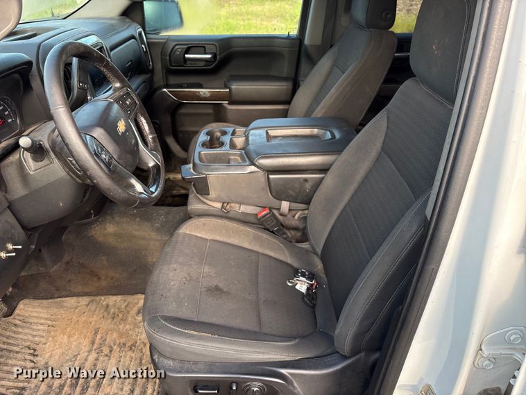 image for item EM0538 2020 Chevrolet Silverado 1500 Crew Cab pickup truck