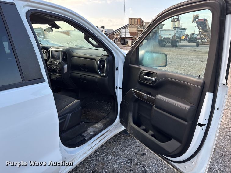 image for item EM0538 2020 Chevrolet Silverado 1500 Crew Cab pickup truck