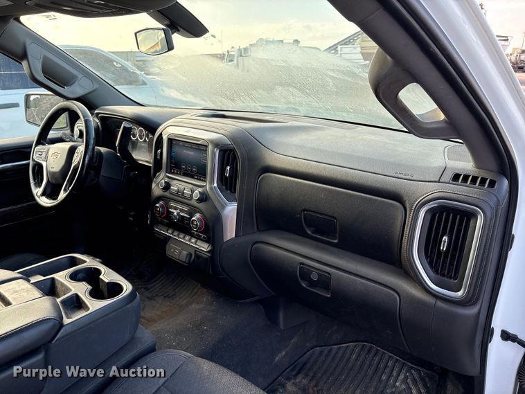 image for item EM0538 2020 Chevrolet Silverado 1500 Crew Cab pickup truck