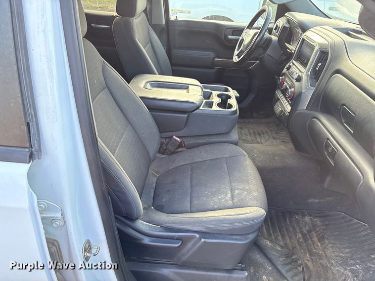 image for item EM0538 2020 Chevrolet Silverado 1500 Crew Cab pickup truck