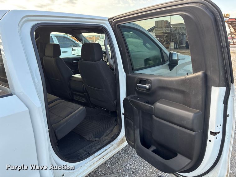 image for item EM0538 2020 Chevrolet Silverado 1500 Crew Cab pickup truck