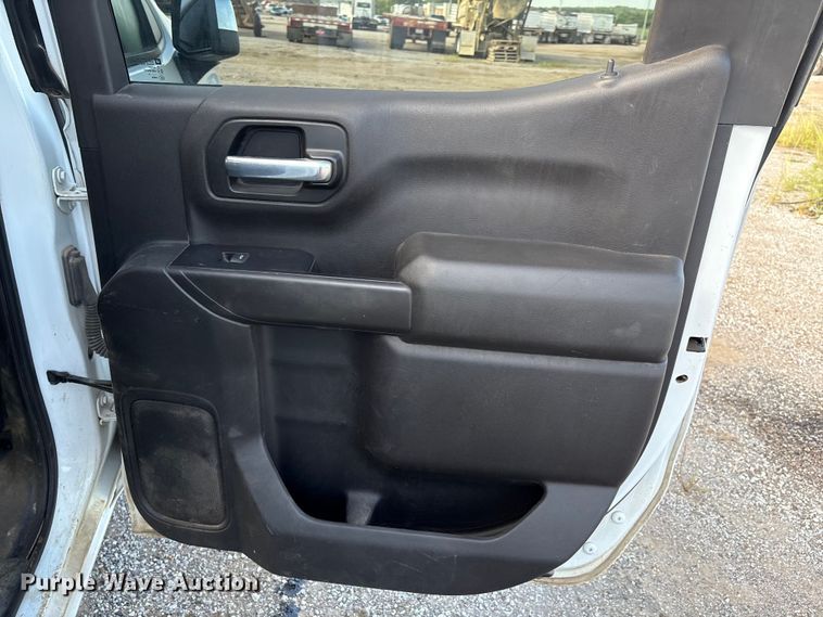 image for item EM0538 2020 Chevrolet Silverado 1500 Crew Cab pickup truck