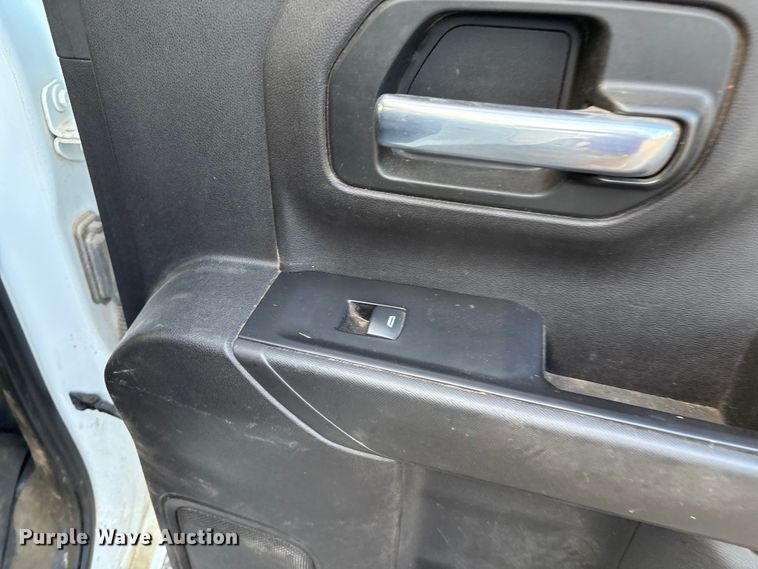 image for item EM0538 2020 Chevrolet Silverado 1500 Crew Cab pickup truck