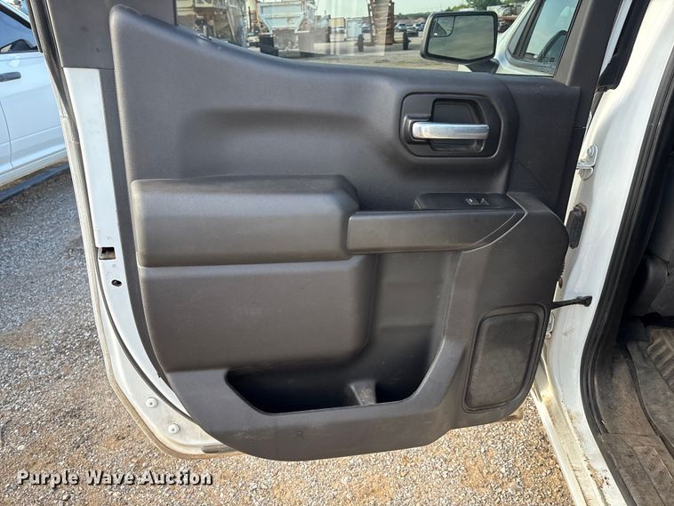 image for item EM0538 2020 Chevrolet Silverado 1500 Crew Cab pickup truck