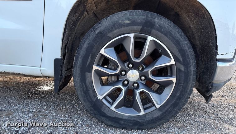 image for item EM0538 2020 Chevrolet Silverado 1500 Crew Cab pickup truck