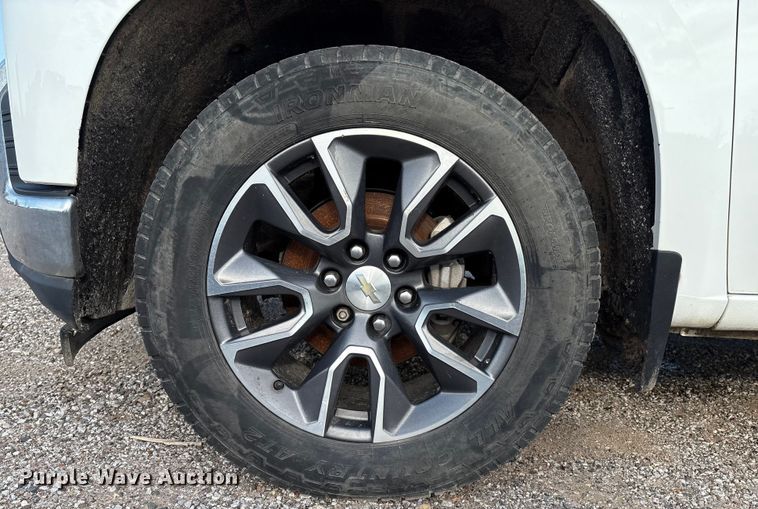 image for item EM0538 2020 Chevrolet Silverado 1500 Crew Cab pickup truck