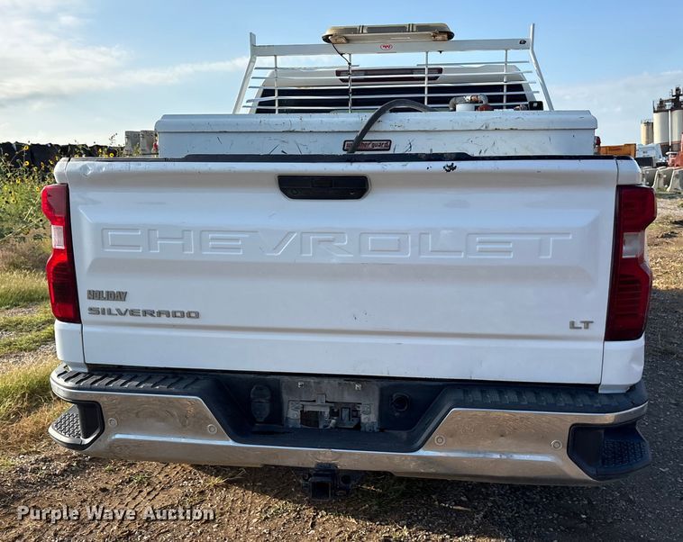 image for item EM0539 2019 Chevrolet Silverado 1500 Crew Cab pickup truck