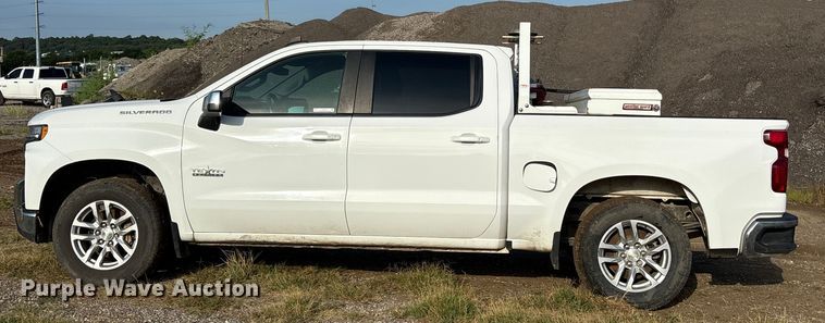 image for item EM0539 2019 Chevrolet Silverado 1500 Crew Cab pickup truck