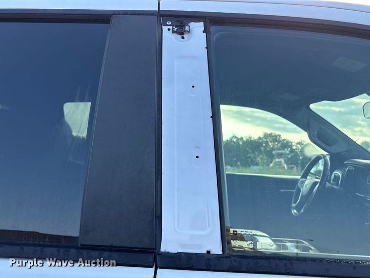 image for item EM0539 2019 Chevrolet Silverado 1500 Crew Cab pickup truck