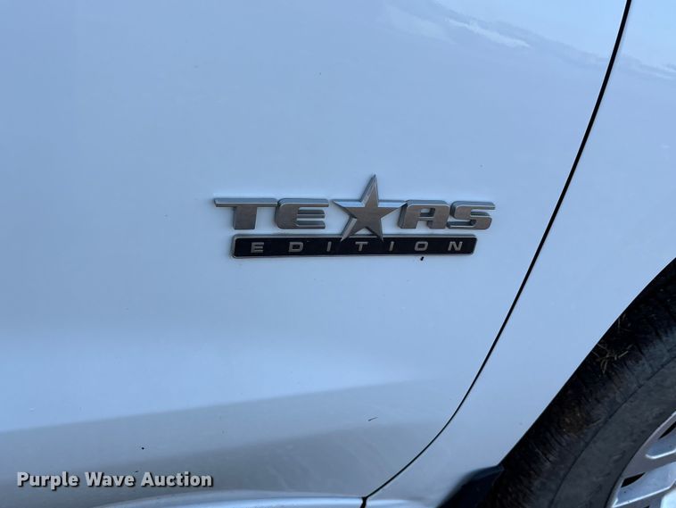 image for item EM0539 2019 Chevrolet Silverado 1500 Crew Cab pickup truck