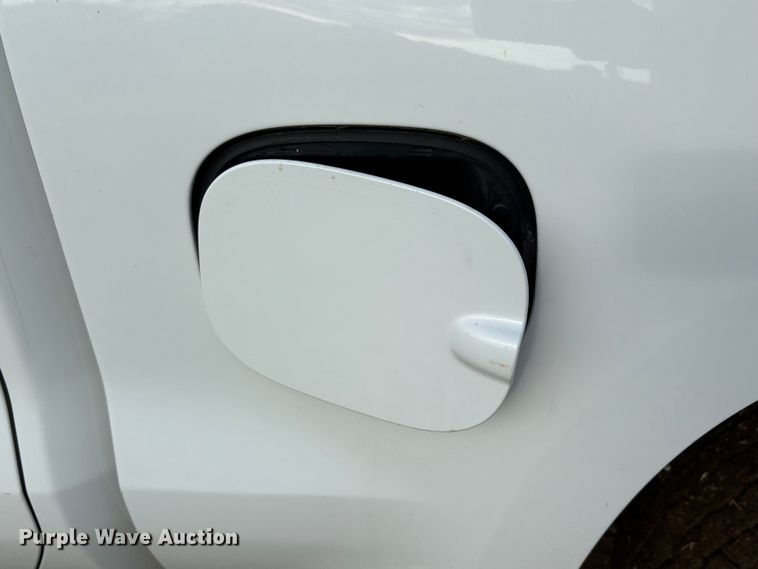 image for item EM0539 2019 Chevrolet Silverado 1500 Crew Cab pickup truck