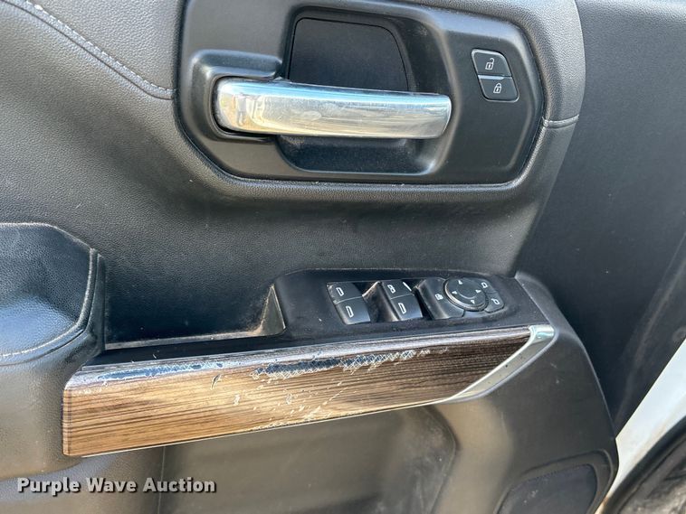 image for item EM0539 2019 Chevrolet Silverado 1500 Crew Cab pickup truck