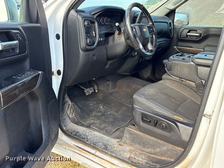 image for item EM0539 2019 Chevrolet Silverado 1500 Crew Cab pickup truck