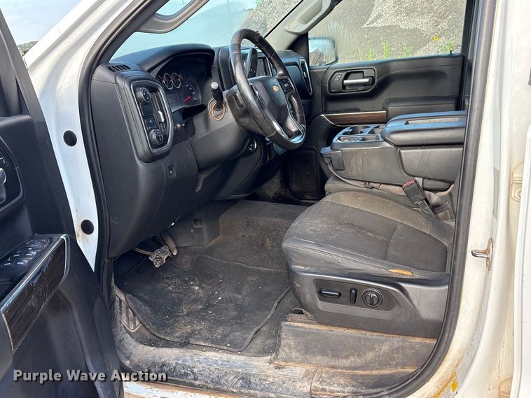 image for item EM0539 2019 Chevrolet Silverado 1500 Crew Cab pickup truck