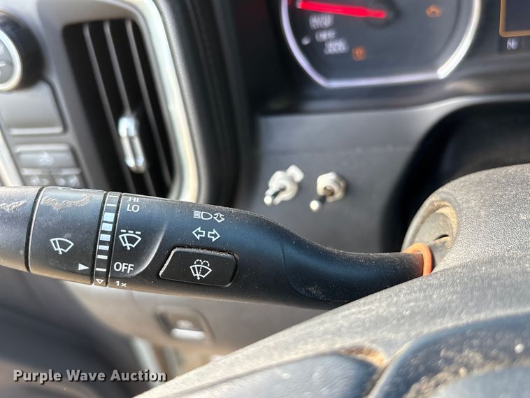 image for item EM0539 2019 Chevrolet Silverado 1500 Crew Cab pickup truck