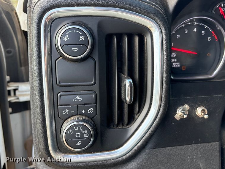 image for item EM0539 2019 Chevrolet Silverado 1500 Crew Cab pickup truck