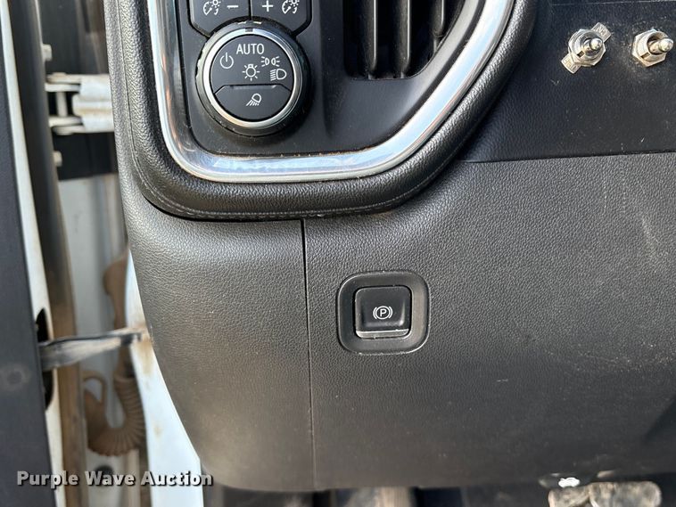 image for item EM0539 2019 Chevrolet Silverado 1500 Crew Cab pickup truck