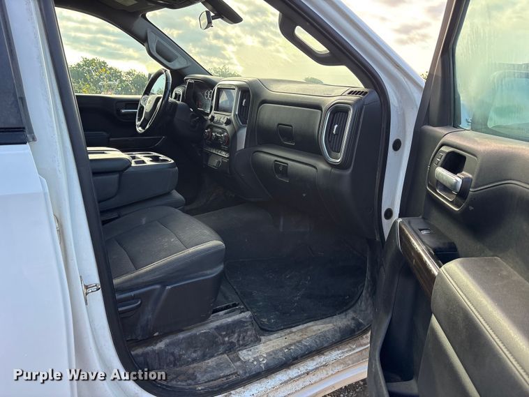 image for item EM0539 2019 Chevrolet Silverado 1500 Crew Cab pickup truck