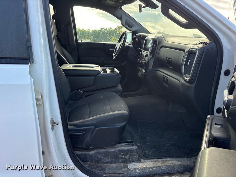 image for item EM0539 2019 Chevrolet Silverado 1500 Crew Cab pickup truck