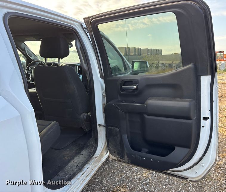 image for item EM0539 2019 Chevrolet Silverado 1500 Crew Cab pickup truck