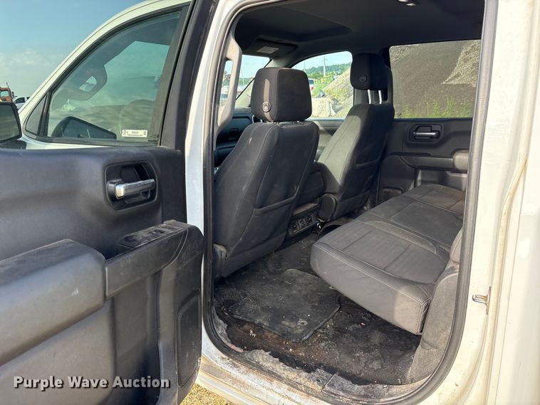 image for item EM0539 2019 Chevrolet Silverado 1500 Crew Cab pickup truck