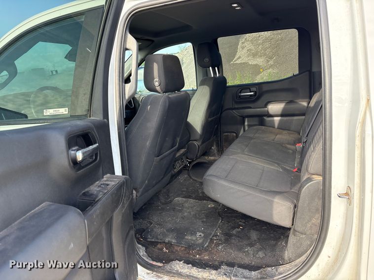 image for item EM0539 2019 Chevrolet Silverado 1500 Crew Cab pickup truck