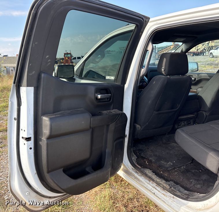 image for item EM0539 2019 Chevrolet Silverado 1500 Crew Cab pickup truck