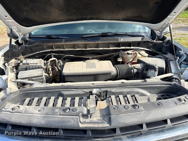 image for item EM0539 2019 Chevrolet Silverado 1500 Crew Cab pickup truck