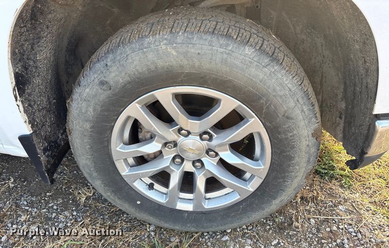 image for item EM0539 2019 Chevrolet Silverado 1500 Crew Cab pickup truck