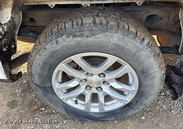 image for item EM0539 2019 Chevrolet Silverado 1500 Crew Cab pickup truck