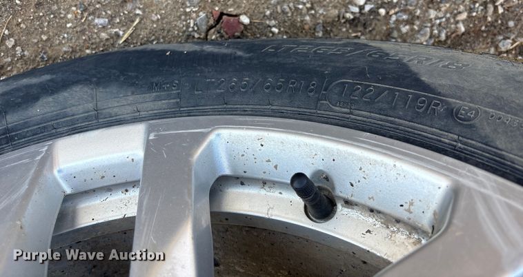 image for item EM0539 2019 Chevrolet Silverado 1500 Crew Cab pickup truck