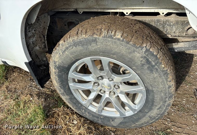 image for item EM0539 2019 Chevrolet Silverado 1500 Crew Cab pickup truck