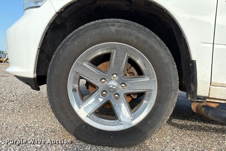 image for item EM0540 2015 Dodge Ram 1500 Crew Cab pickup truck