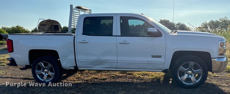 image for item EM0542 2018 Chevrolet Silverado 1500 Crew Cab pickup truck