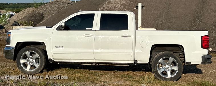 image for item EM0542 2018 Chevrolet Silverado 1500 Crew Cab pickup truck