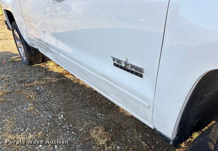 image for item EM0542 2018 Chevrolet Silverado 1500 Crew Cab pickup truck