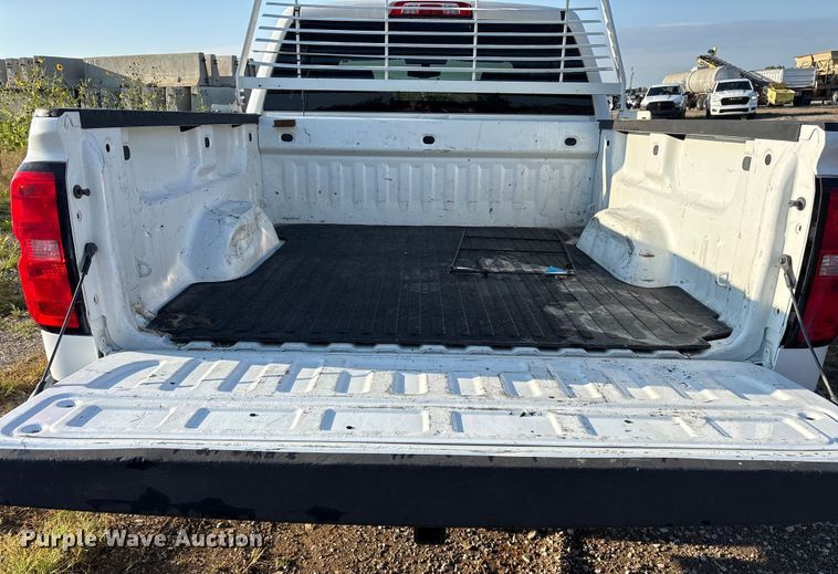 image for item EM0542 2018 Chevrolet Silverado 1500 Crew Cab pickup truck