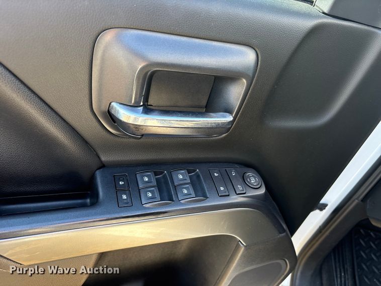 image for item EM0542 2018 Chevrolet Silverado 1500 Crew Cab pickup truck