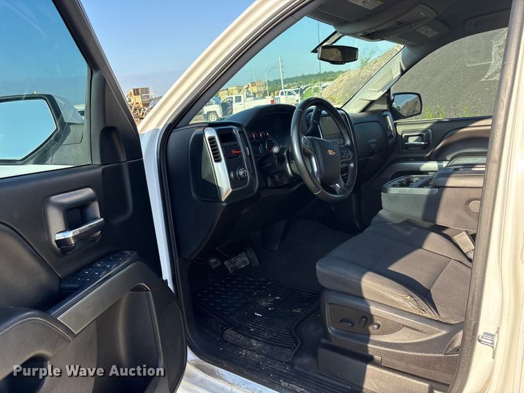 image for item EM0542 2018 Chevrolet Silverado 1500 Crew Cab pickup truck