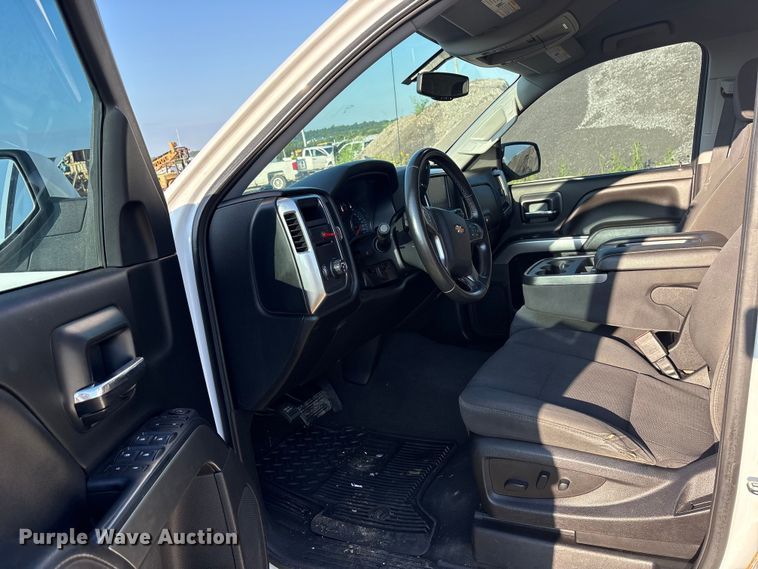 image for item EM0542 2018 Chevrolet Silverado 1500 Crew Cab pickup truck