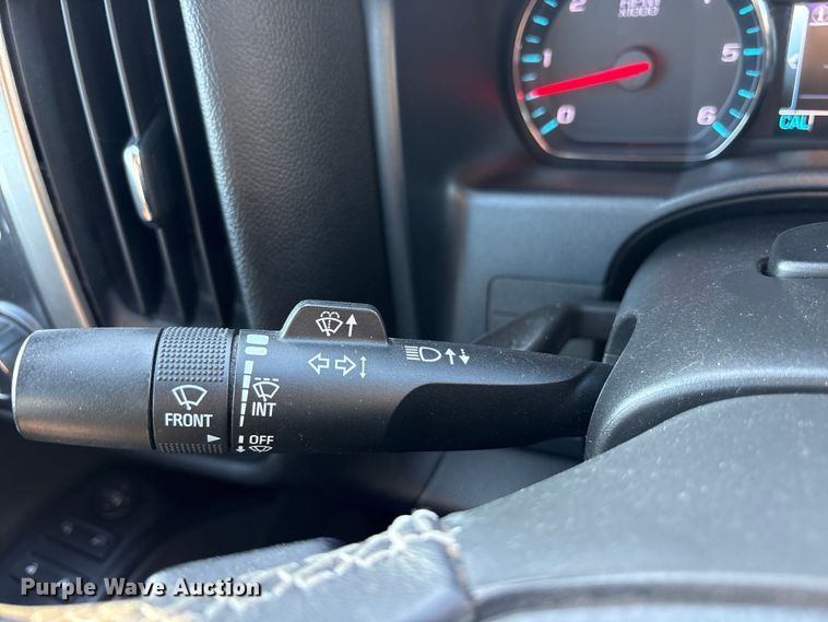 image for item EM0542 2018 Chevrolet Silverado 1500 Crew Cab pickup truck