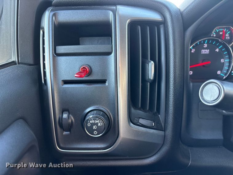 image for item EM0542 2018 Chevrolet Silverado 1500 Crew Cab pickup truck