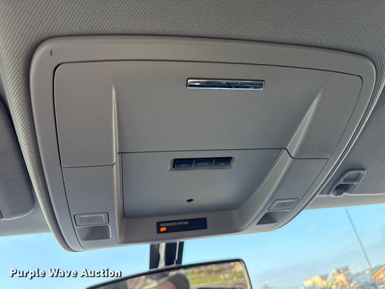 image for item EM0542 2018 Chevrolet Silverado 1500 Crew Cab pickup truck