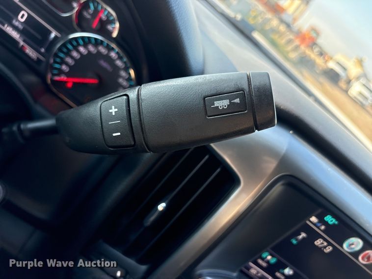 image for item EM0542 2018 Chevrolet Silverado 1500 Crew Cab pickup truck