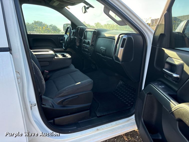 image for item EM0542 2018 Chevrolet Silverado 1500 Crew Cab pickup truck