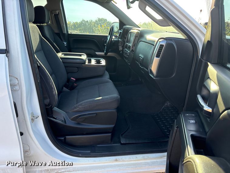 image for item EM0542 2018 Chevrolet Silverado 1500 Crew Cab pickup truck