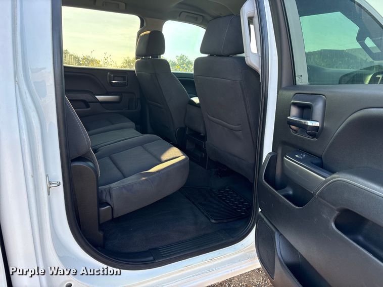 image for item EM0542 2018 Chevrolet Silverado 1500 Crew Cab pickup truck